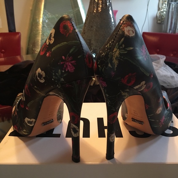 Schutz Flower Printed Leather Heel ( Size 41) - Picture 4 of 5